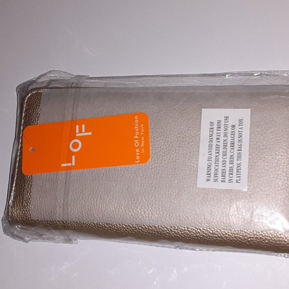 Love of Fashion New York Zippered Wallet $15 - Picture 2 of 7